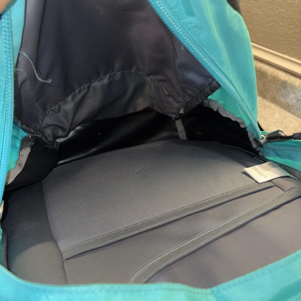 North Face Recon Women's Backpack School Work Hiking Padded Back Very Good Cond.